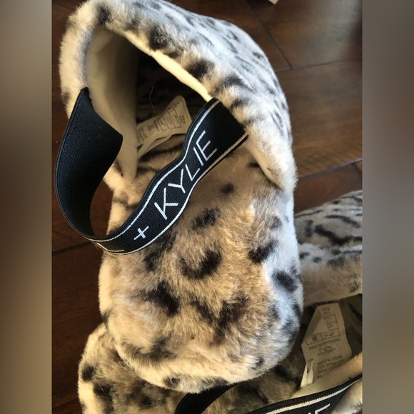 Kendall & Kylie NEW slippers - Picture 4 of 5